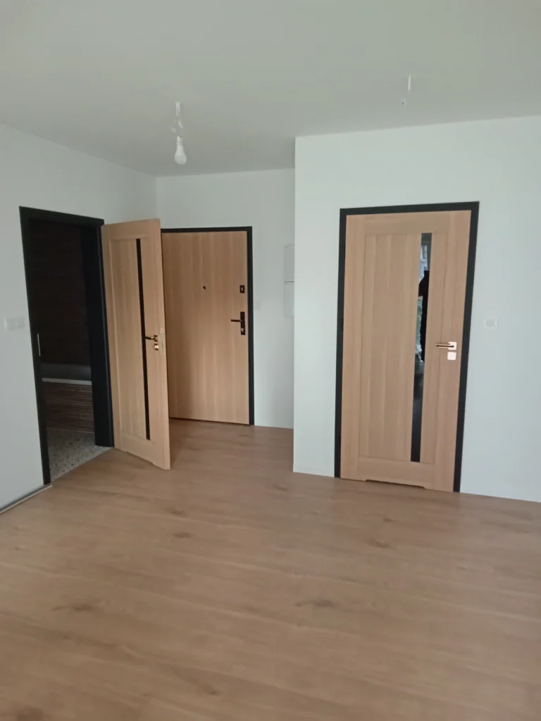 klijuotos medienos vidaus durys